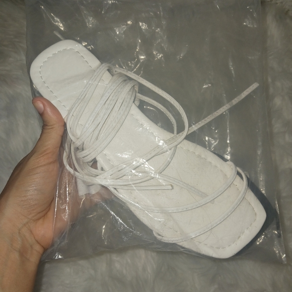 Women white open toe lace up flat sandals - Picture 6 of 9